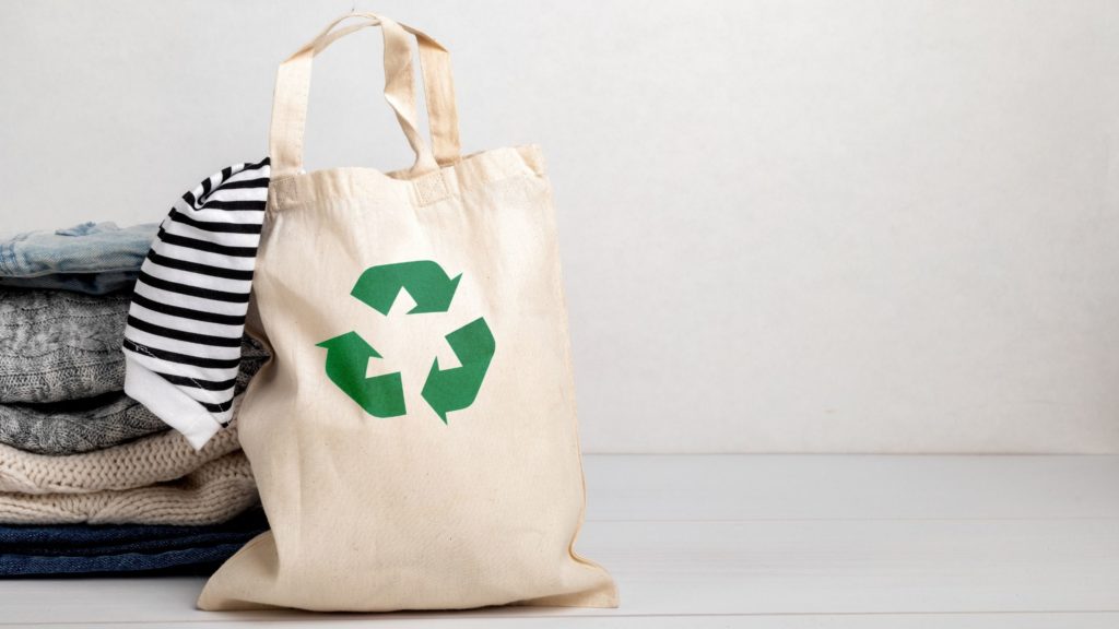 Conheça o aplicativo que promove reciclagem de roupas e moda circular